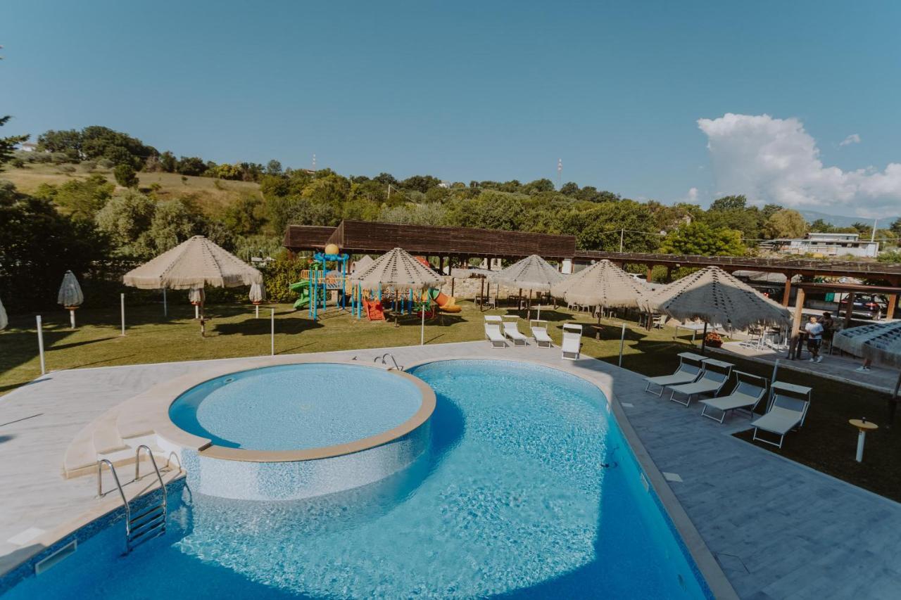 Halanus Hotel And Resort Alanno Bagian luar foto